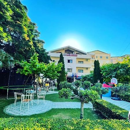 Hotel Ambasador Garden เลเจอ ภายนอก รูปภาพ