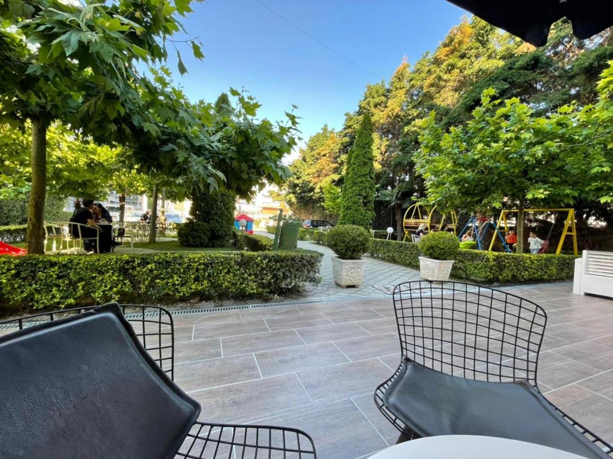 Hotel Ambasador Garden เลเจอ ภายนอก รูปภาพ