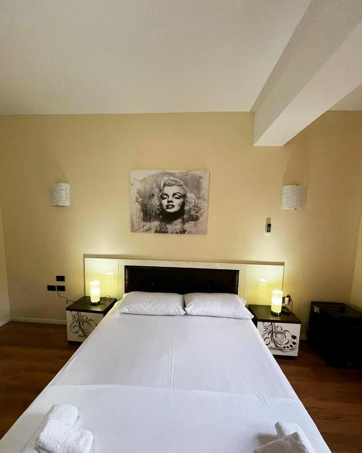 Hotel Ambasador Garden เลเจอ ภายนอก รูปภาพ